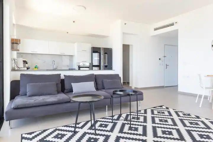 Oַ&O Group- Luxury Apt Tower Best Sea View Бат-Ям Экстерьер фото