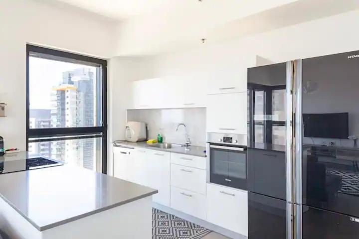 Oַ&O Group- Luxury Apt Tower Best Sea View Бат-Ям Экстерьер фото