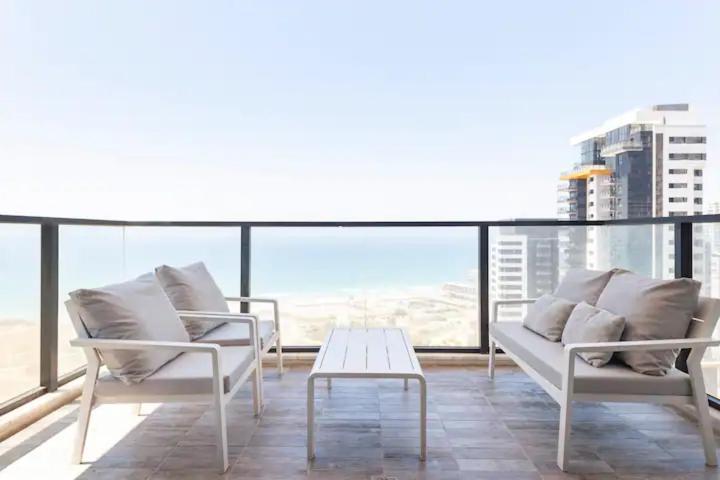Oַ&O Group- Luxury Apt Tower Best Sea View Бат-Ям Экстерьер фото