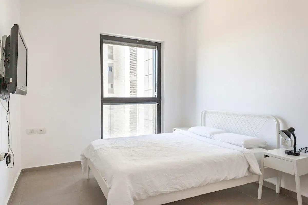 Oַ&O Group- Luxury Apt Tower Best Sea View Бат-Ям Экстерьер фото