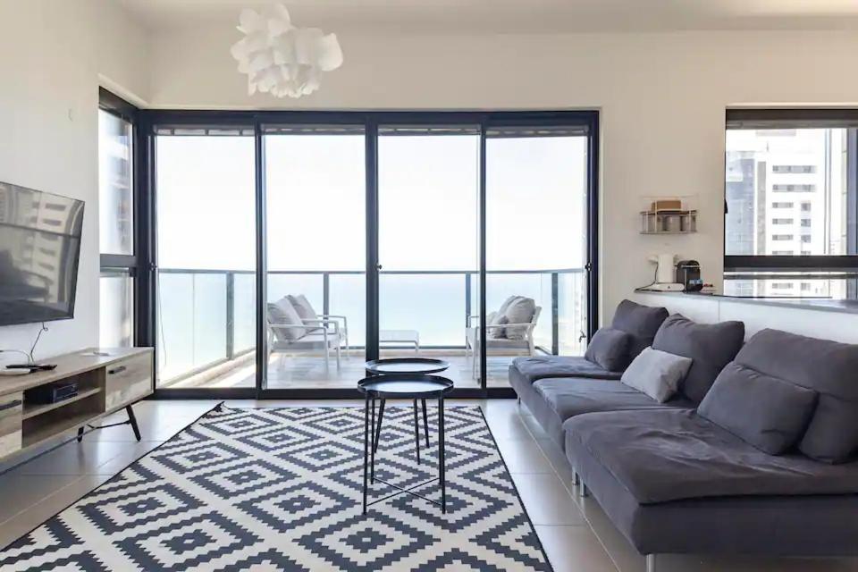 Oַ&O Group- Luxury Apt Tower Best Sea View Бат-Ям Экстерьер фото