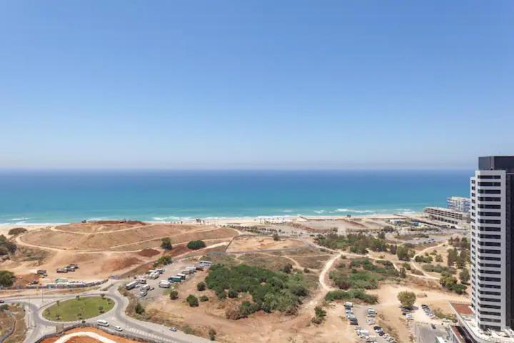 Oַ&O Group- Luxury Apt Tower Best Sea View Бат-Ям Экстерьер фото