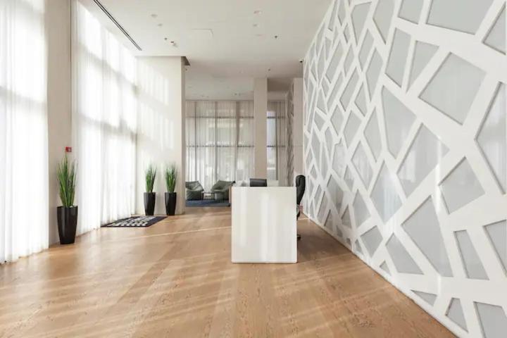 Oַ&O Group- Luxury Apt Tower Best Sea View Бат-Ям Экстерьер фото