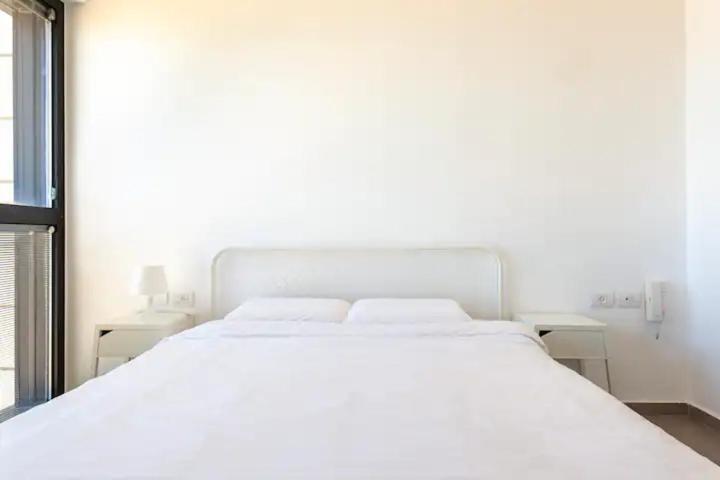 Oַ&O Group- Luxury Apt Tower Best Sea View Бат-Ям Экстерьер фото