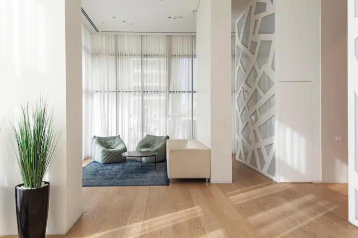 Oַ&O Group- Luxury Apt Tower Best Sea View Бат-Ям Экстерьер фото