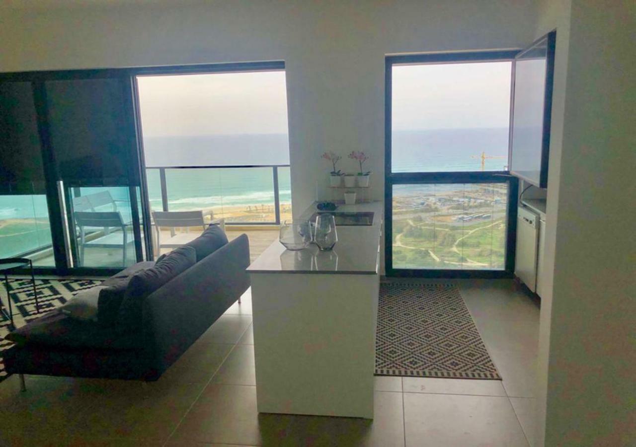 Oַ&O Group- Luxury Apt Tower Best Sea View Бат-Ям Экстерьер фото